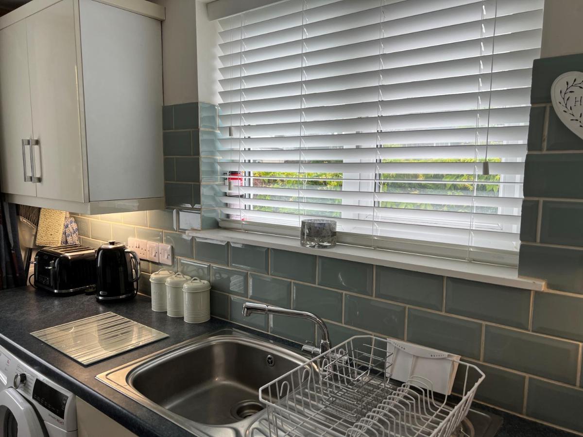 Cheerful 3 Bedroom Cottage In Central Location آمبيلسايد المظهر الخارجي الصورة