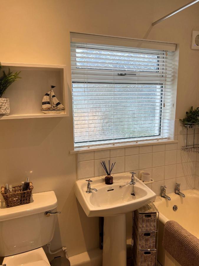 Cheerful 3 Bedroom Cottage In Central Location آمبيلسايد المظهر الخارجي الصورة